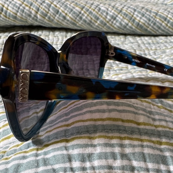 XOXO Tortoise Shell Sunglasses with Blue Accents- polarized - Picture 2 of 2